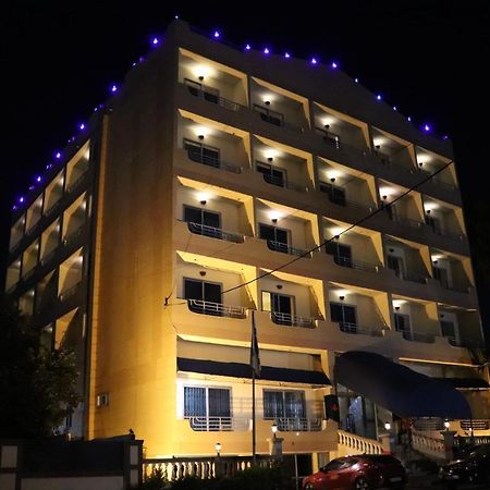 Maple Leaf Korean Hotel Achimota Exterior foto