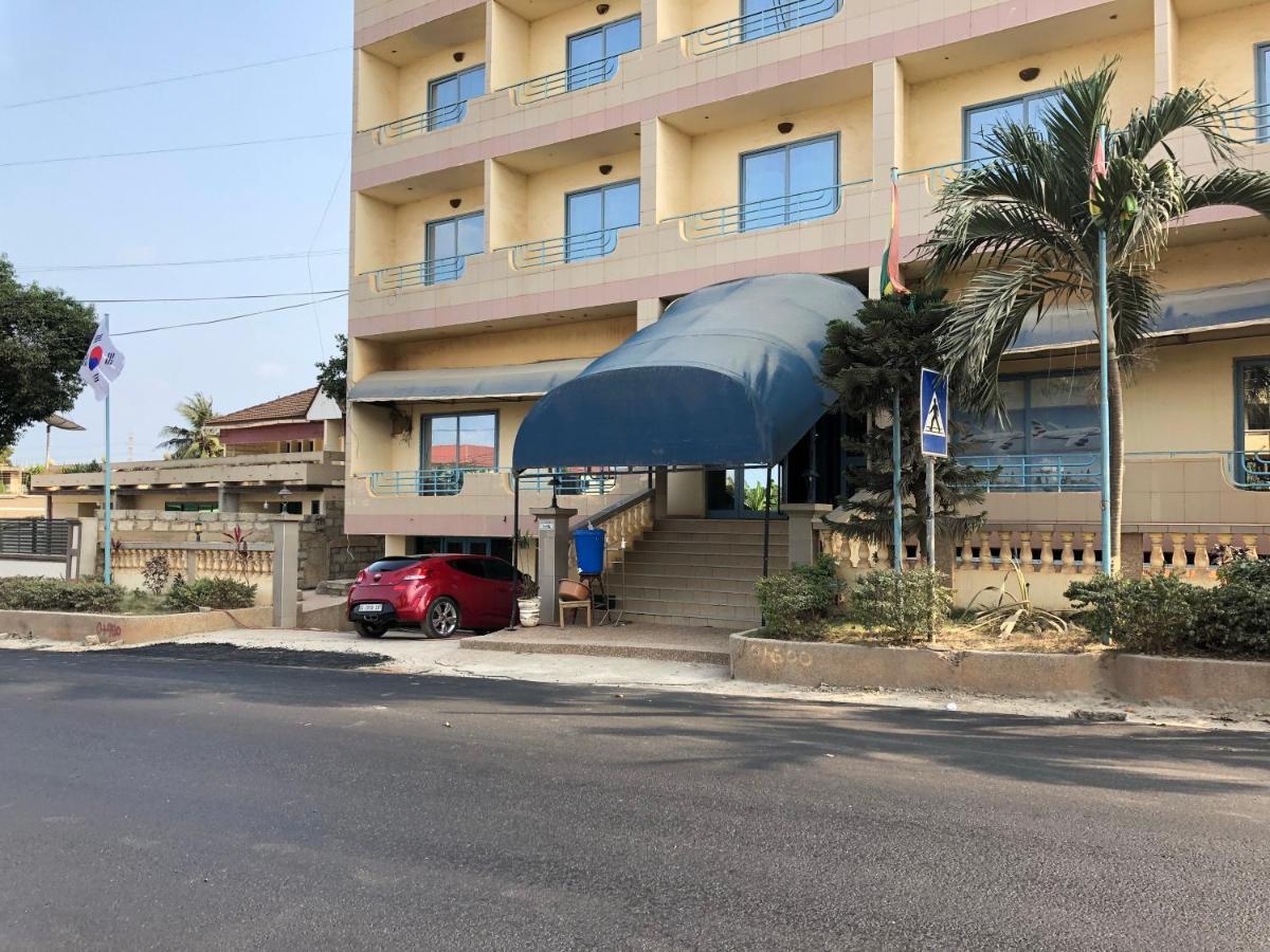 Maple Leaf Korean Hotel Achimota Exterior foto