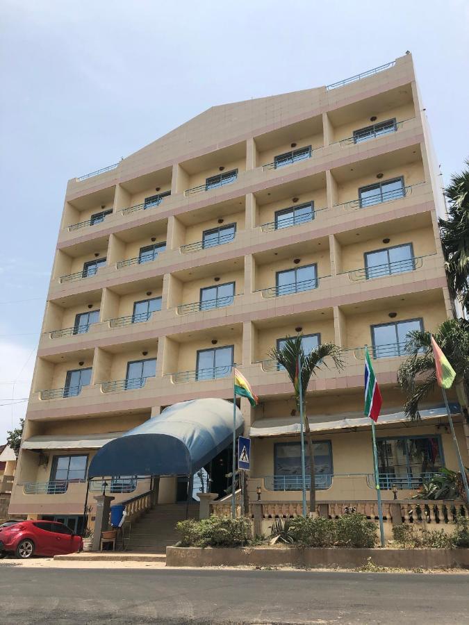 Maple Leaf Korean Hotel Achimota Exterior foto