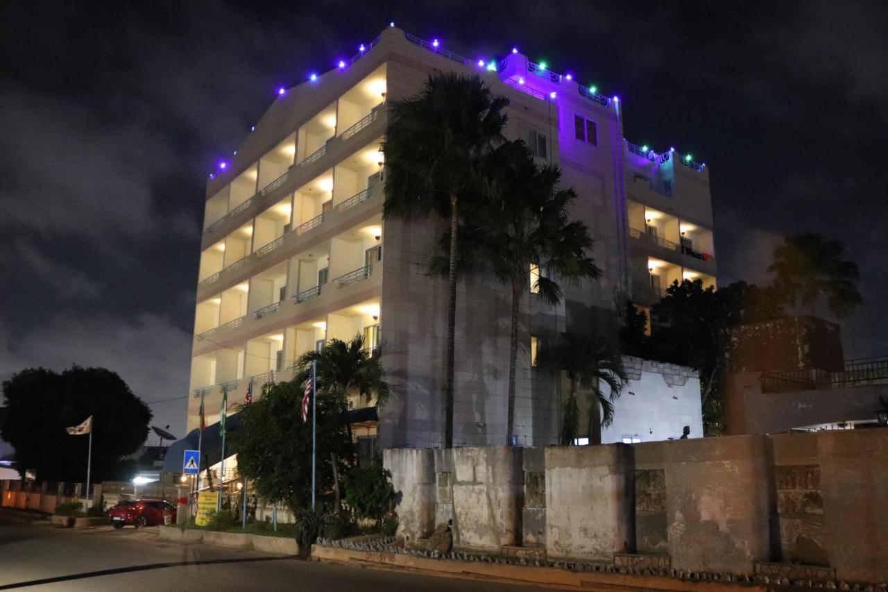 Maple Leaf Korean Hotel Achimota Exterior foto