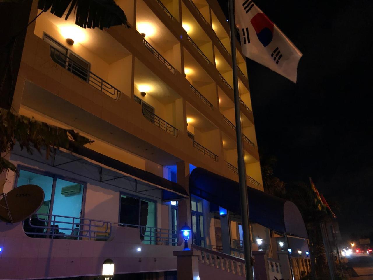 Maple Leaf Korean Hotel Achimota Exterior foto