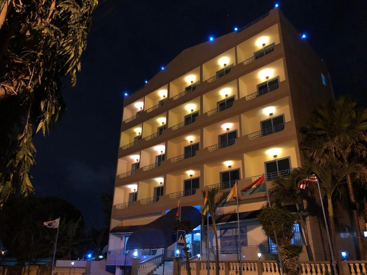 Maple Leaf Korean Hotel Achimota Exterior foto