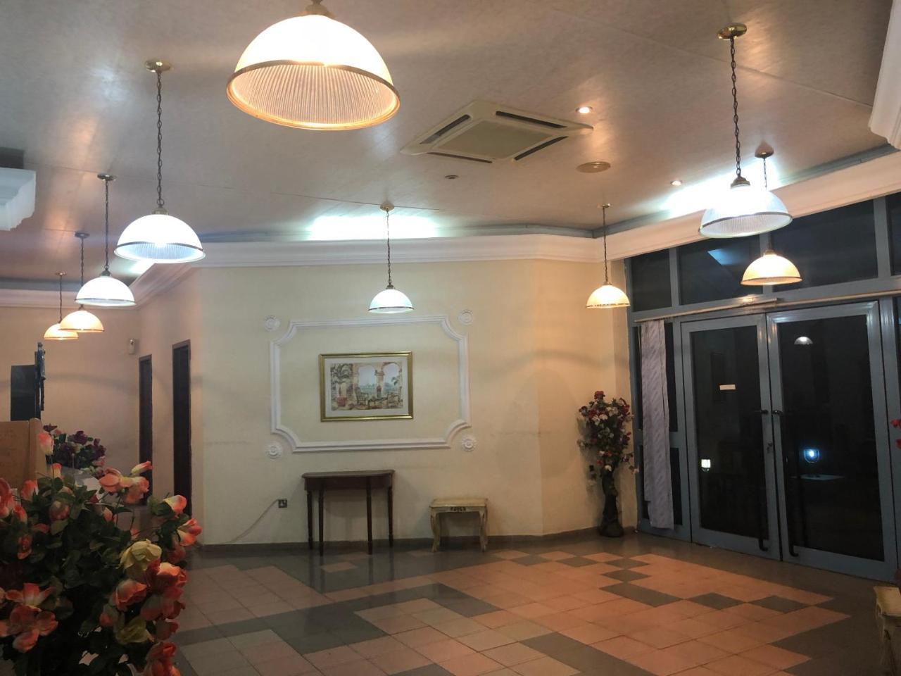 Maple Leaf Korean Hotel Achimota Exterior foto